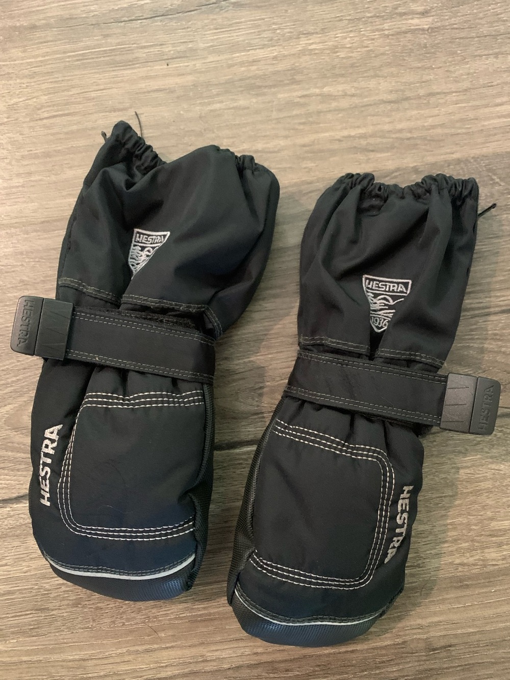 Hestra kids size 3 mittens GUC